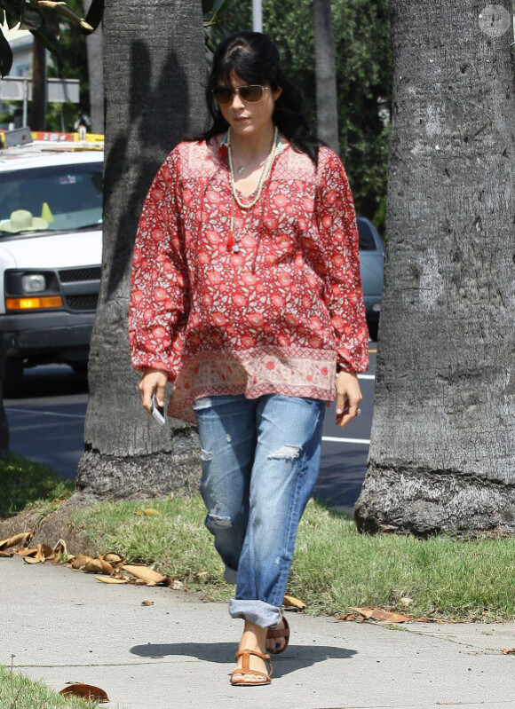 Selma Blair se promène dans les rues de Los Angeles, le 25 mai 2011.