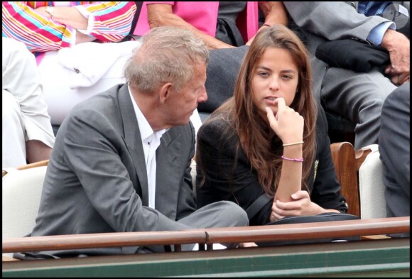 Patrick Poivre d'Arvor et Anouchka Delon lors du tournoi de Roland-Garros, le 31 mai 2011.
