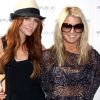 Jessica et Ashlee Simpson ont décidé de collaborer pour lancer une collection de vêtements destinés aux préados, rattachée à l'entreprise de Jessica. Los Angeles, 30 octobre 2009