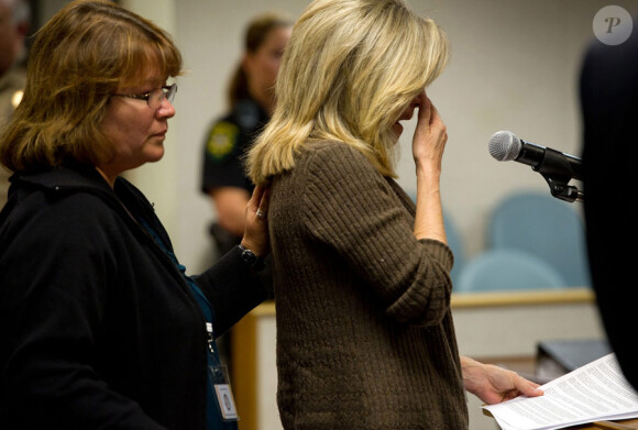 La mère de Jaycee Dugard, lisant une lettre de sa fille adressée à ses bourreaux Phillip et Nancy Garrido, devant la cour supérieur d'El Dorado (Californie) le 2 juin 2011