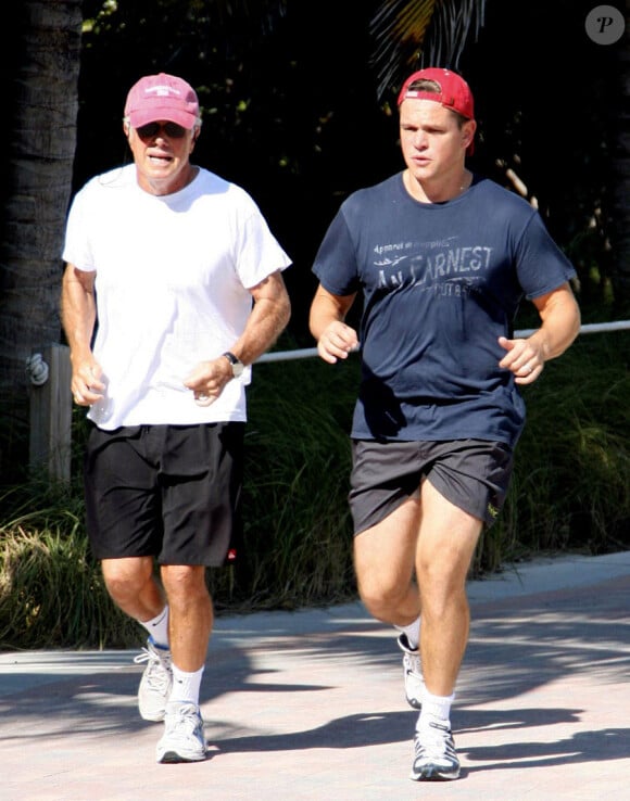 Matt Damon et son père Kent font un footing à Miami en 2007