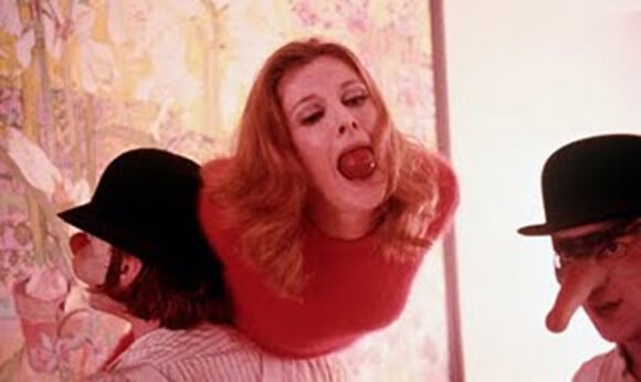 L'actrice anglaise Miriam Karlin dans une scène d'Orange Mécanique de Stanley Kubrick