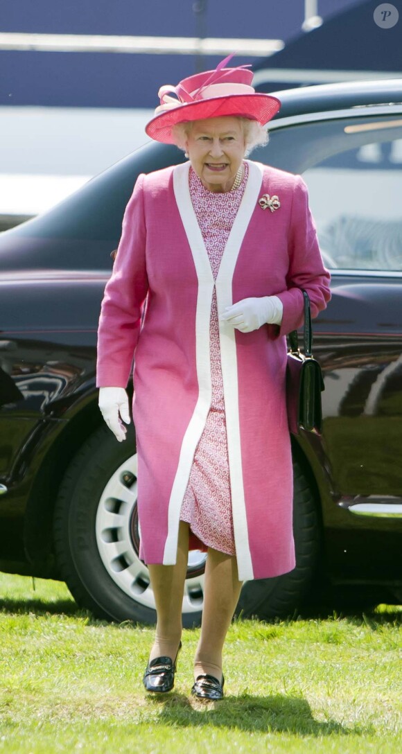 Elizabeth II à son arrivée au Derby d'Epsom, le 4 juin 2011.
