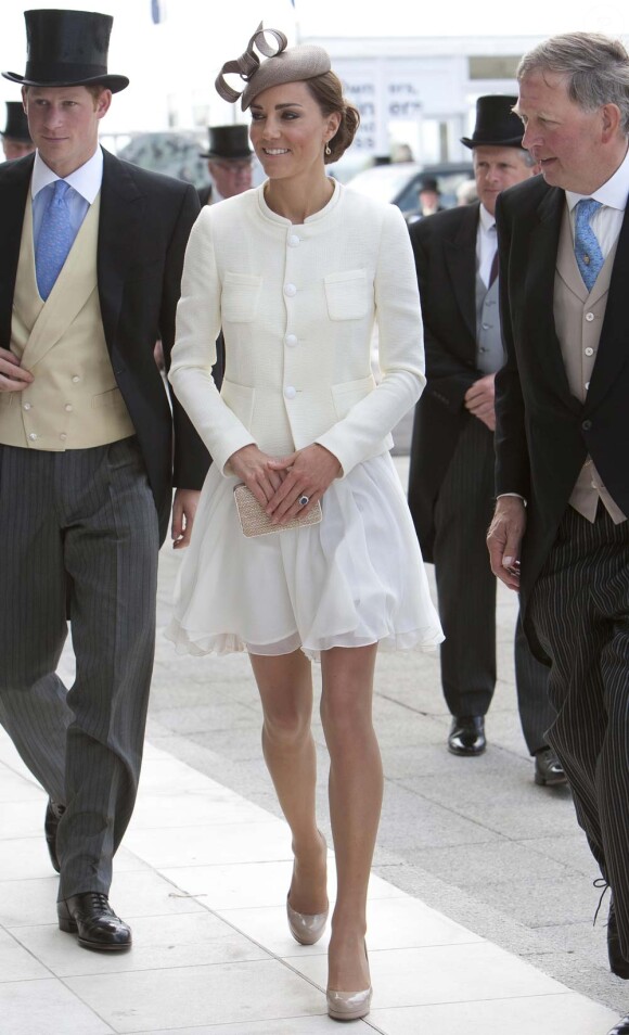 Le prince William mène les troupes de la reine durant le Colonel's Review, à Londres, le 4 juin 2011.
