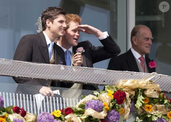 Le prince Harry et le duc d'Edinbourg au Derby d'Epsom, le 4 juin 2011.