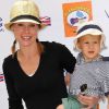 Julie Bowen et son fils lors du 5e festival annuel Kidstock Music and Arts à Beverly Hills le 5 juin 2011