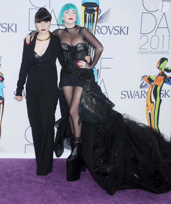 Lady Gaga et sa soeur Natali au Council of Fashion Designers of America, à New York, le 6 juin 2011.