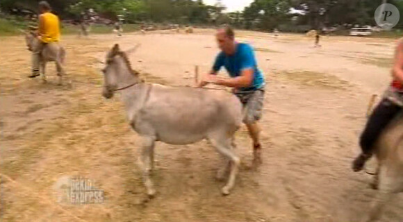 Nicolas est blessé dans Pékin Express : la route des grands fauves sur M6 le mercredi 8 juin 2011