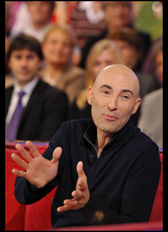 Nicolas Canteloup, sur le plateau de Vivement dimanche, en janvier 2011.