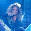 Jennifer Lopez : une déesse lors qu'elle chante On The Floor lors de la soirée So You Think You Can Dance sur BBC1