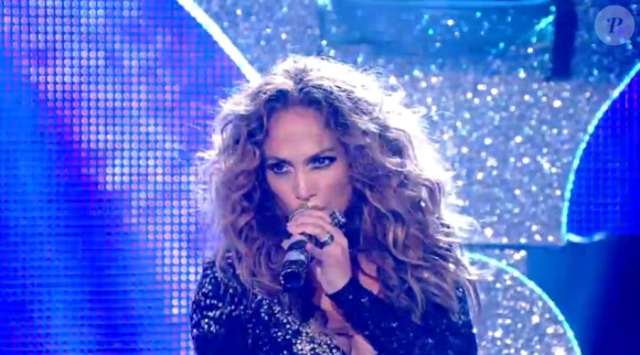Jennifer Lopez : une vraie bombe qui interprète son dernier tube On The Floor 