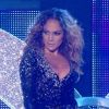 Jennifer Lopez chante son tube On The Floor