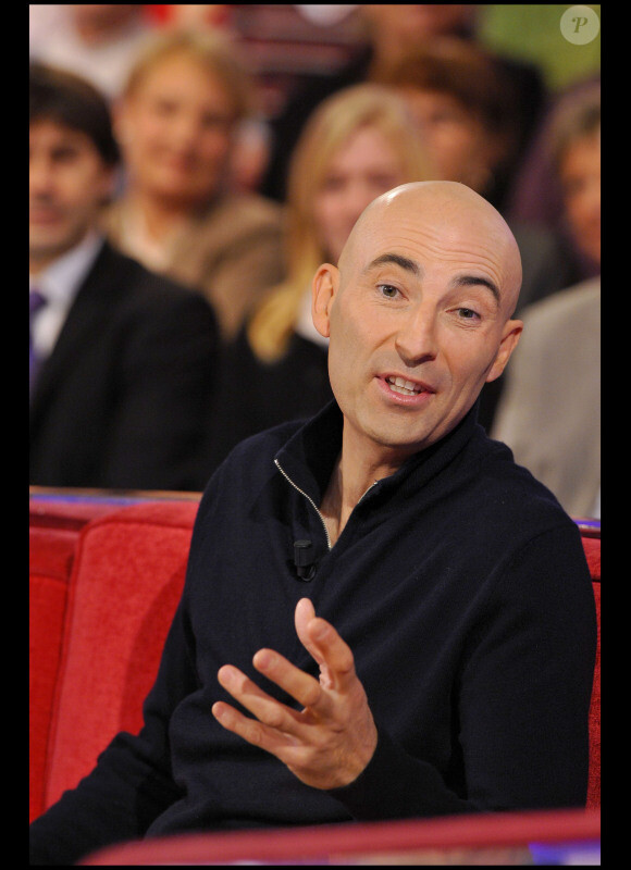 Nicolas Canteloup, sur le plateau de Vivement dimanche, en janvier 2011.