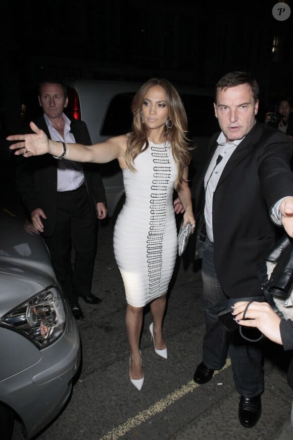 Jennifer Lopez arrive à son hôtel situé en plein centre de Londres, le 13 juin 2011
