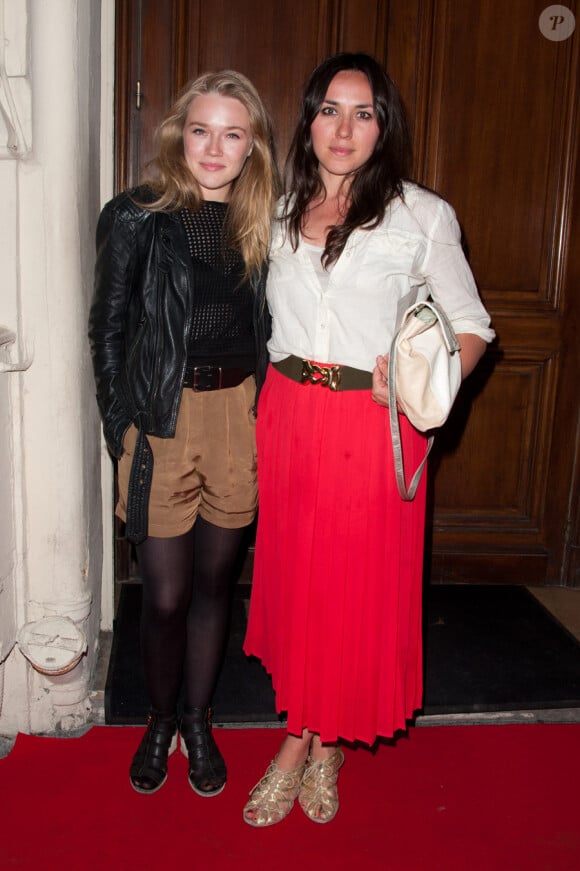 Jemima West et Déborah Grall lors de la soirée Canal Plus Création à l'Arc à Paris le 15 juin 2011