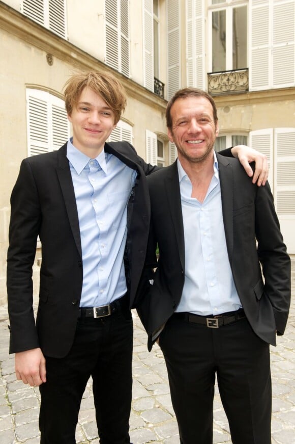 Jules et Samuel Le Bihan lors du déjeuner Père & Fils, au Taillevent, à Paris, le mardi 14 juin 2011.