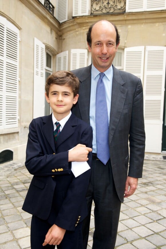 Louis Giscard d'Estaing et son fils Pierre-Louis lors du déjeuner Père & Fils, au Taillevent, à Paris, le mardi 14 juin 2011.