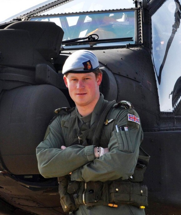 Promu en avril au grade de capitaine, le prince Harry a reçu en juin 2011 l'aval de la reine et des autorités pour repartir combattre en Afghanistan, en tant que pilote d'Apache. Il lui reste cependant près de huit mois d'entraînement aux situations de combat avant un éventuel déploiement.