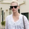 January Jones, enceinte de son premier enfant, faisant du shopping à Beverly Hills, le 17 juin 2011. Elle est radieuse !