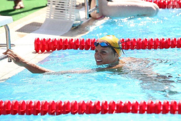 Pour son retour à la compétition, le 19 juin 2011, Laure Manaudou s'est appliquée à nager lentement, au meeting de Carcassonne, sympathique événement pour les enfants organisé par Jérôme Bouba