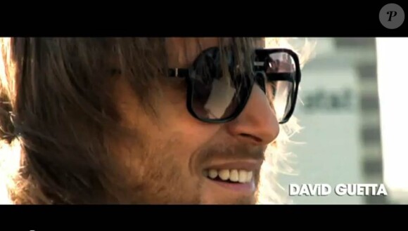 David Guetta, machine à tubes, compte plus de 21 millions de fans sur Facebook, série en cours.