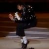 Michael Jackson réalise son premier moonwalk sur scène pour les 25 ans de la Motown, en 1983.