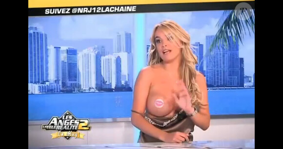Virginie Caprice invitée sur le plateau des Anges de la télé-réalité : Miami Dreams le 21 juin 2011 ne peut pas s'empêcher de se dévoiler 