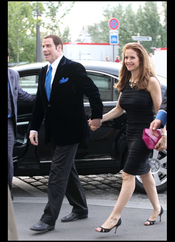 John Travolta et sa femme Kelly Preston s'offrent un dîner en tête à tête dans le restaurant gastronomique La Tour d'argent dans Paris la ville la plus romantique le 21 juin 2011