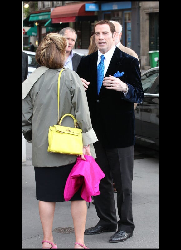 John Travolta et sa femme Kelly Preston vont dîner au restaurant La Tour d'argent à Paris le 21 juin 2011