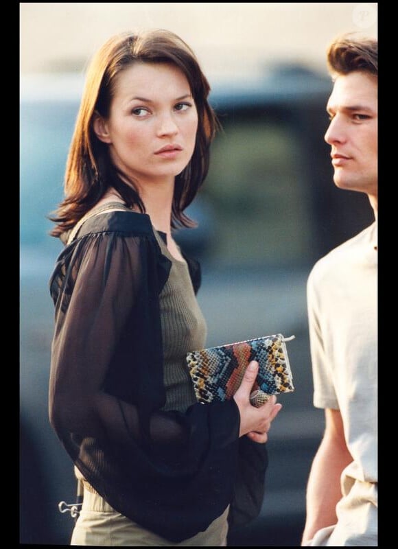 Kate Moss, 25 ans, se promenant dans les rues de Los Angeles en 1999.