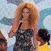 Beyoncé, charmée par les enfants, fait une suprise en venant à un cours de danse de son   chorégraphe Frank Gatson lors d'une présentation du club des Boys and   Girls de Harlem à New York - 30 juin 2011