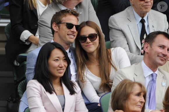 Jenson Button et sa compagne Jessica au tournoi de Wimbledon, le 3 juillet 2011.