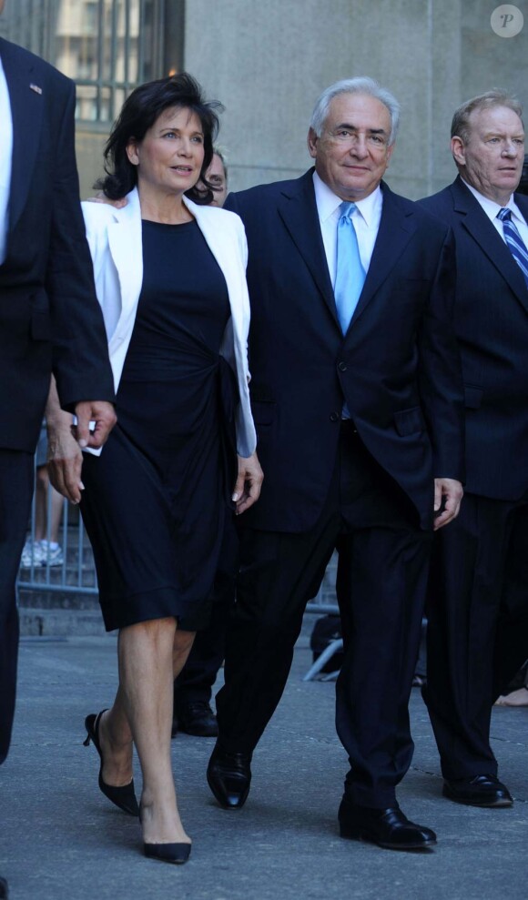 Dominique Strauss-Kahn et Anne Sinclair à la sortie du tribunal le 2 juillet 2011.