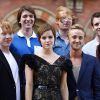 Parmi les acteurs : James et Oliver Phelps, Evanna Lynch, Rupert Grint, Emma Watson, Tom Felton et Bonnie Wright lors du photocall de Harry Potter et les Reliques de la mort - partie II dans la gare Saint Pancras à Londres le 6 juillet 2011
