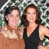 Brooke Shields et son partenaire de jeu Roger Rees posent ensemble à Broadway. Ils jouent dans la comédie musicale La Famille Addams. 7 juillet 2011