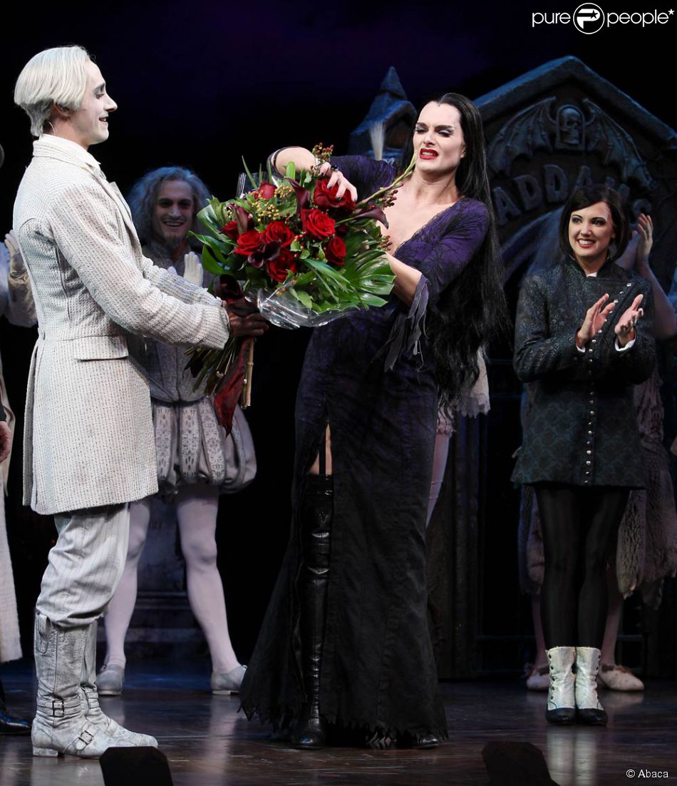 Brooke Shields en Morticia dans la comédie musicale La Famille Addams. 7 juillet 2011