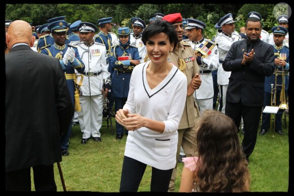Rachida Dati accueille le concert de 110 militaires du Sultanat d'Oman, le 12 juillet 2011, à Paris.