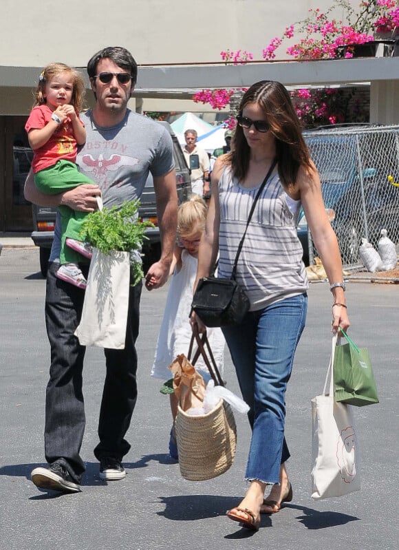 Jennifer Garner affiche un ventre arrondi... Serait-elle enceinte de son troisième enfant ? Los Angeles, 17 juillet 2011