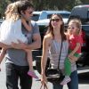 Jennifer Garner et Ben Affleck s'offrent une petite balade au marché avec leurs deux fillettes, Seraphina et Violet. Los Angeles, 17 juillet 2011