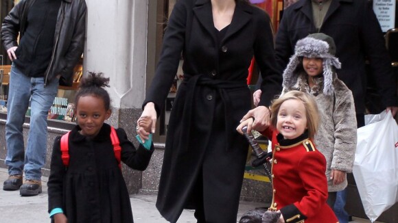 Angelina Jolie : Journée shopping avec Zahara et Shiloh, toujours casse-cou