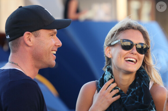 Bar Refaeli et son nouvel amoureux David Fisher se la coulent douce à St-Tropez... Le 19 juillet 2011