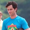Penn Badgley (Dan Humprhey), sur le tournage de la série Gossip Girl. A Brooklyn, le 19 juillet 2011
