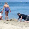 David Duchovny et ses enfants à la plage à Los Angeles le 4 juillet 2011