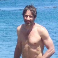 David Duchovny : A la plage avec ses enfants, il s'amuse comme un petit fou
