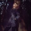 Claudia Schiffer prend la pose pour sa propre ligne de vêtements en cachemire