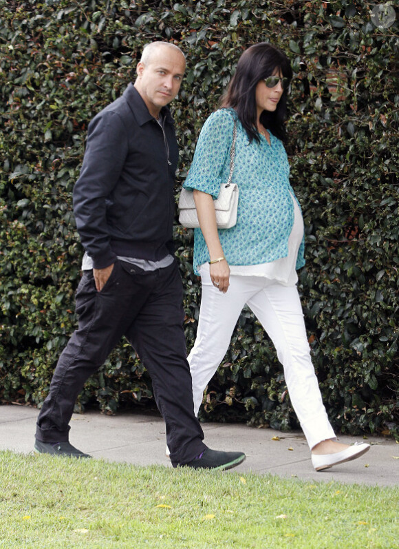 Selma Blair, à quelques jours de son accouchement, est toujours divine au côté de son compagnon Jason Bleick le 22 juillet 2011 à Los Angeles