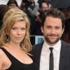 Charlie Day et sa femme Mary Elizabeth Ellis posent lors de la première de Comment tuer son boss à Londres en juillet 2011