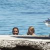 Helena Christensen et son fils Mingus, avec des proches, à Ischia en Italie le 13 juillet 2011 : Elle profite de beaux moments avec son garçon