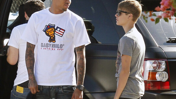 Justin Bieber : Une crevette à côté de son nouvel et imposant mentor Chris Brown