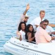 Tyson Chandler, champion NBA en titre avec les Dallas Mavericks, était le 26 juillet 2011 à Saint-Tropez avec sa femme Kimberly et des amis. Ils ont profité du fameux Club 55 et de la plage de Pampelonne.